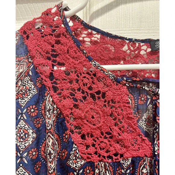 Lucky Brand Blouse Womens Medium‎ Blue Crochet Neck Detail Aztec Floral Top - Picture 3 of 4